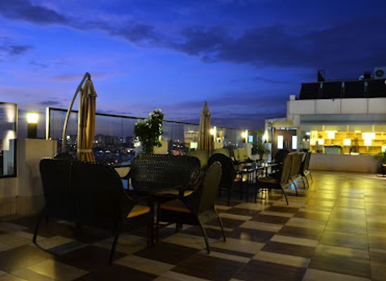 india/uttar-pradesh/restaurant/the-urban-terrace