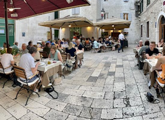 croatia/split/old-town/restaurant/konoba-korta