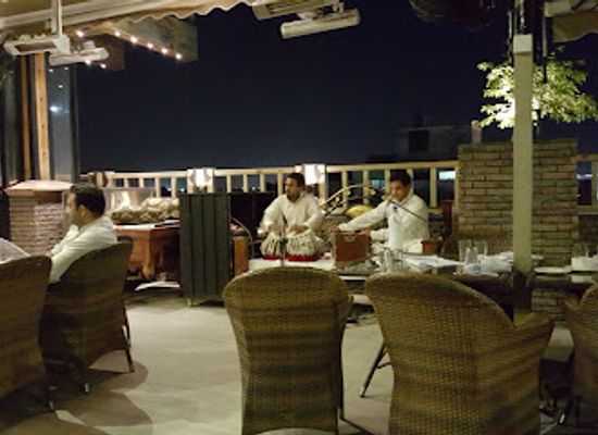 pakistan/rawalpindi/saddar/restaurant/monal-rawalpindi