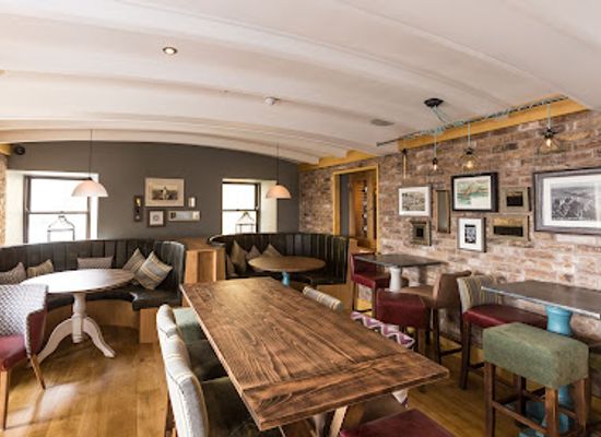 guernsey/st-sampson/restaurant/ship-crown