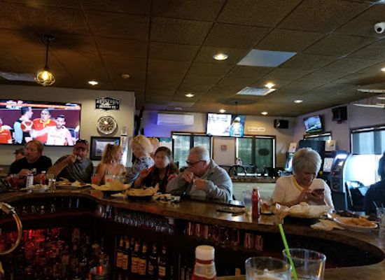 wisconsin/oshkosh/restaurant/the-hangar-bar-and-grill