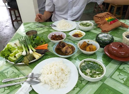 myanmar-burma/upper-myanmar/restaurant/aung-thu-kha-traditional-myanmar-food-house