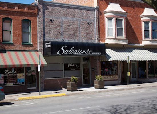 iowa/muscatine/restaurant/salvatores-by-papa-reno-italian-restaurant