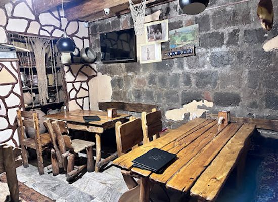 armenia/sisian-petroglyphs/restaurant/tun-lahmajo