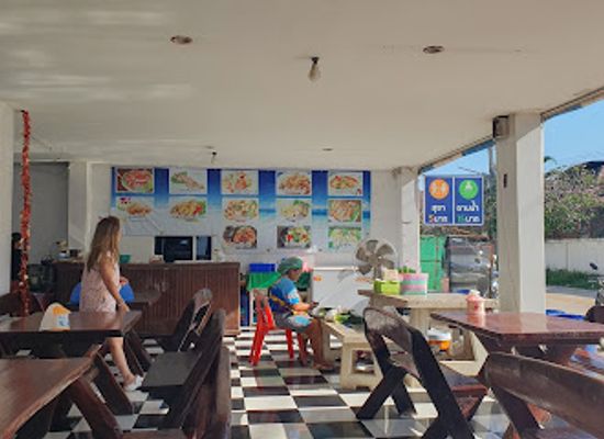 thailand/rayong/mae-ram-phueng-beach/restaurant/krua-chayta-the-best-thai-food-on-this-beach