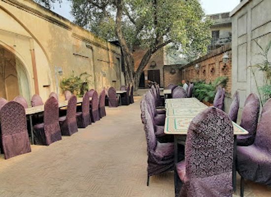 pakistan/lahore/restaurant/shahi-baithak
