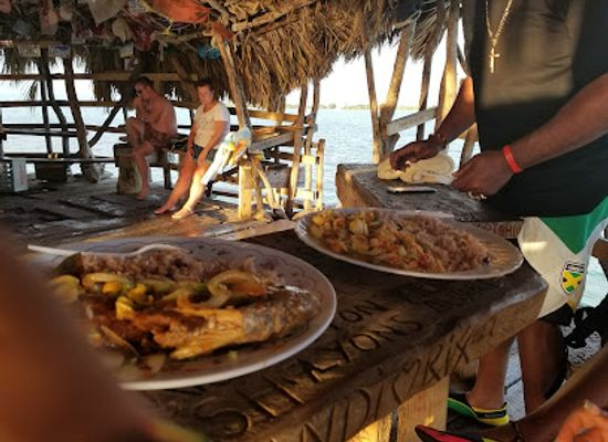 jamaica/st-thomas-lowlands/restaurant/floyd-s-pelican-bar