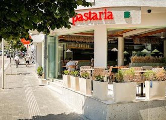 albania/gjirokaster/restaurant/pastaria