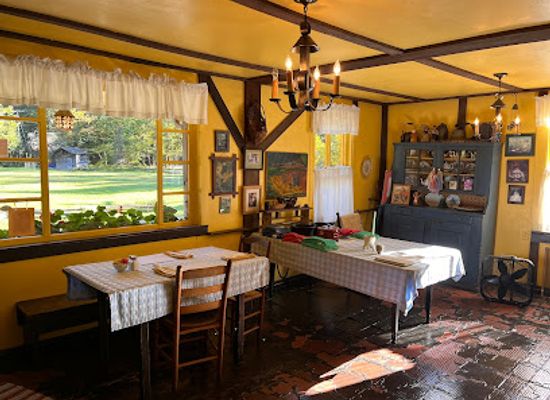 west-virginia/hatfield-mccoy-mountains/restaurant/the-hutte-restaurant