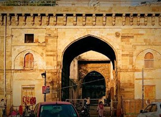 india/ahmedabad/restaurant/manekchowk-food-market