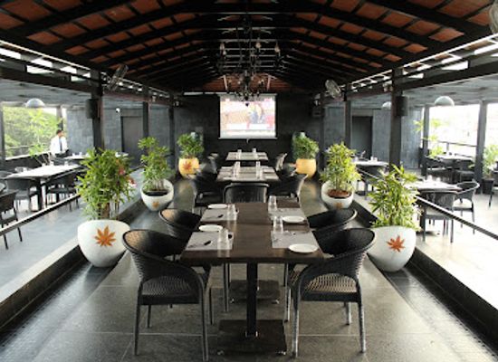 india/mysore/restaurant/black-pepper-food-drink-roof-top-restaurant-hotel-president-mysore