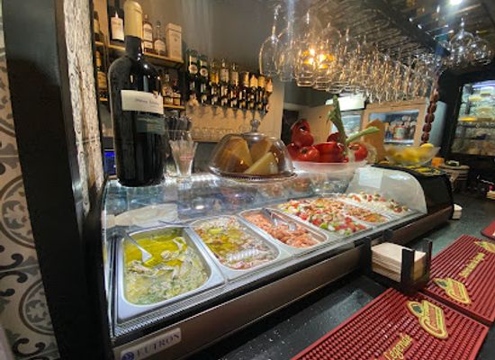 gibraltar/st-michael-s-cave/restaurant/edinburgh-arms-gastro-bar