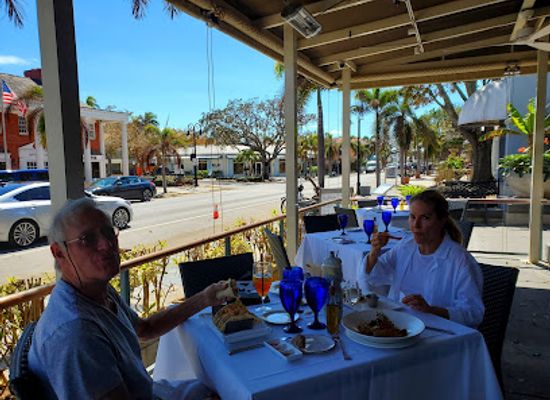 florida/naples-beach/restaurant/sea-salt