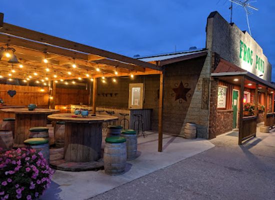 minnesota/red-river-valley/restaurant/the-frog-pond