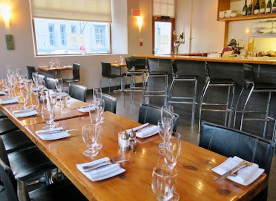 canada/eastern-ontario/restaurant/play-food-wine