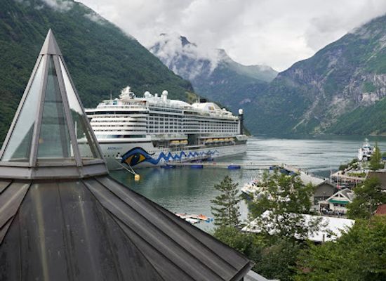 norway/geirangerfjord/restaurant/restaurant-skagefla