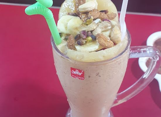 afghanistan/kabul/shar-e-naw/restaurant/muqem-fresh-juice-store