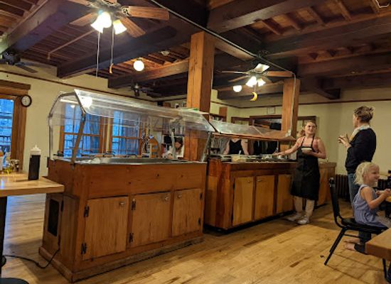 oregon/umpqua-valley/restaurant/breitenbush-hot-springs-retreat-and-conference-center