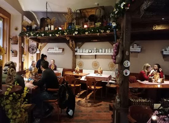 czechia/prague/stare-mesto/restaurant/mama-lucy