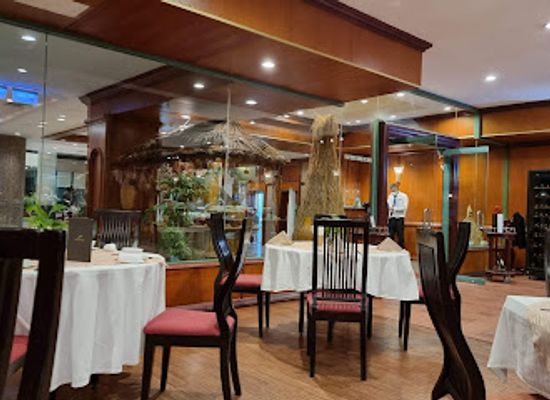 vietnam/ha-long-bay/restaurant/four-seasons-restaurant