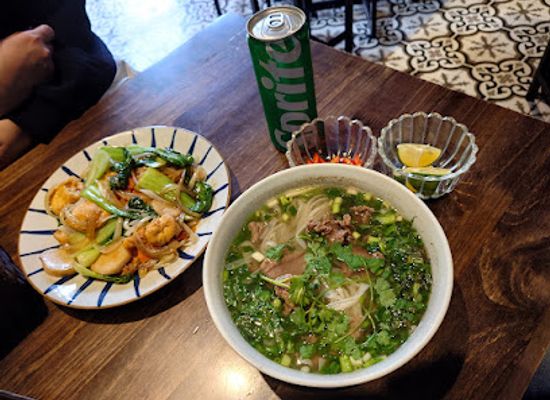 vietnam/hanoi/restaurant/noodle-roll