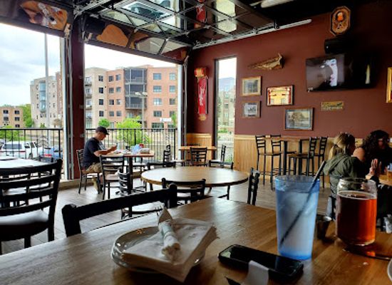 illinois/river-bend/restaurant/dukes-northwoods