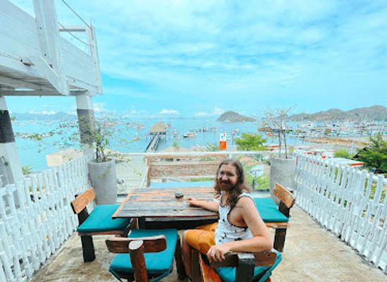 indonesia/labuan-bajo/restaurant/green-cherry