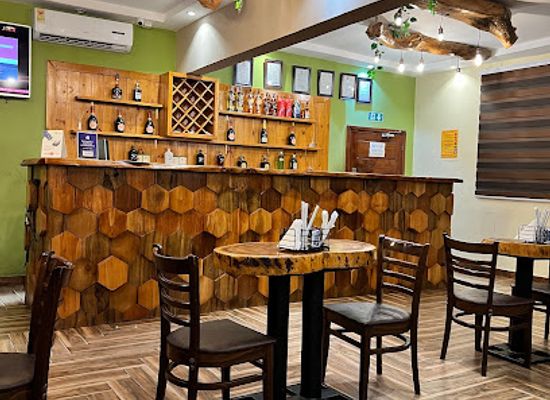ghana/mamprugu/restaurant/oliver-twist-shack