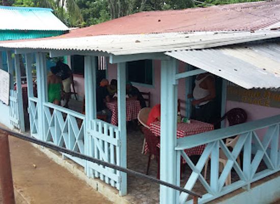 nicaragua/pearl-cays/restaurant/roxana-francis-place