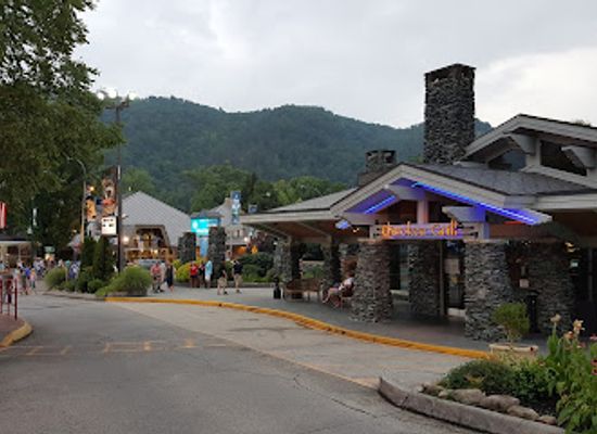 north-carolina/great-smoky-mountains/restaurant/cherokee-grill-and-steakhouse