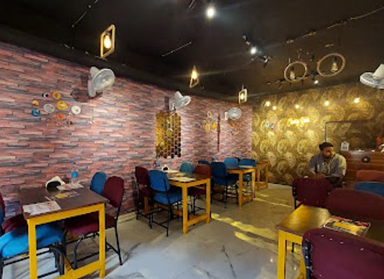 india/agra/khandari/restaurant/cheesy-bees