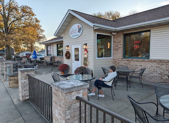 illinois/corn-belt/restaurant/the-lucky-rooster-pub-eatery