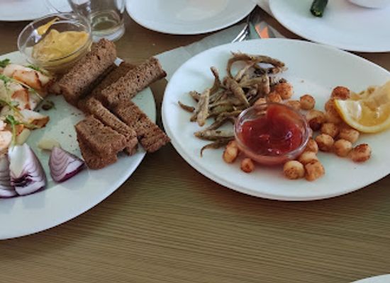 moldova/orheiul-vechi/restaurant/pizza-family
