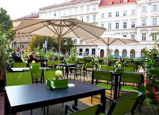 austria/vienna/leopoldstadt/restaurant/family-and-friends