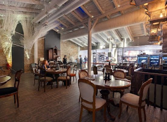 ukraine/lviv/rynok-square/restaurant/pretty-high-kitchen