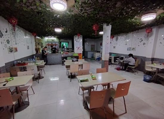 laos/muang-sing/restaurant/red-green-light-restaurant