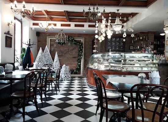 moldova/lapusna-county/restaurant/creme-de-la-creme