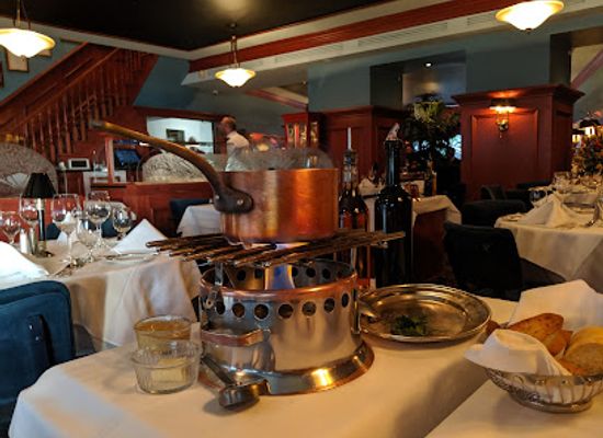 canada/quebec/restaurant/le-continental-cuisine-francaise-fruits-de-mer-homard-steak-flambe
