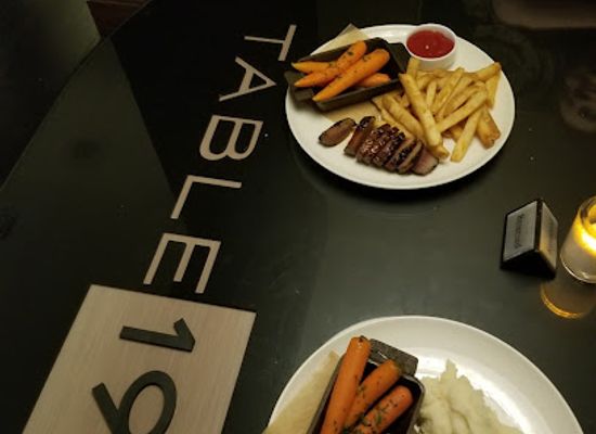 illinois/peoria/restaurant/table-19