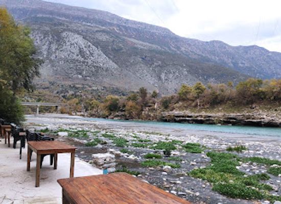 albania/tepelena/restaurant/sajmola