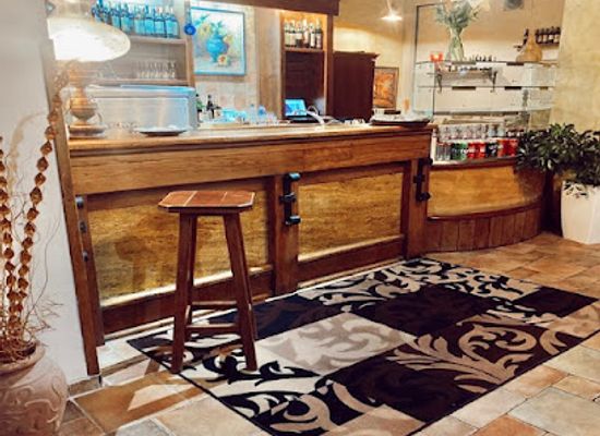 albania/has/restaurant/osteria-aurora