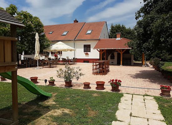 hungary/orseg/restaurant/noble-s-etterem-es-panzio