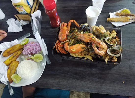 ecuador/salinas/restaurant/cevichelandia