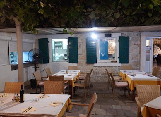 montenegro/kotor/restaurant/bastion-3