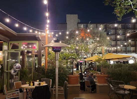 california/burbank/restaurant/the-front-yard