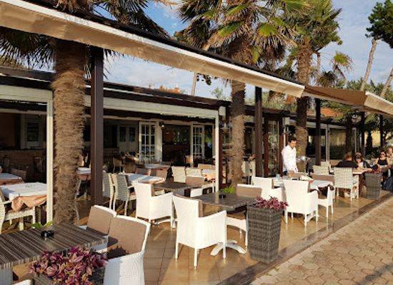 croatia/porec/restaurant/restaurant-pizzeria-val