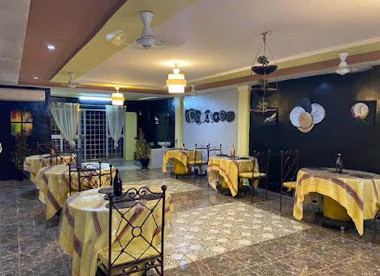 niger/niamey/plateau/restaurant/african-food