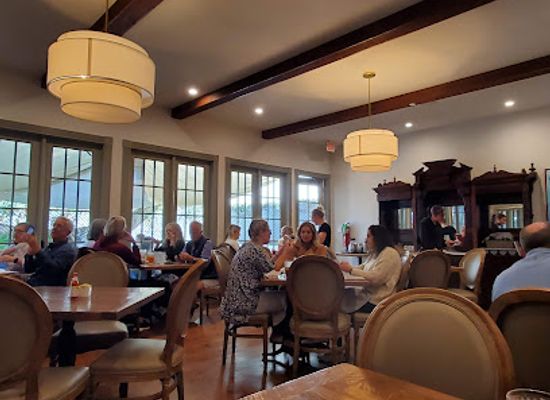 south-carolina/charleston-beaches/restaurant/poogan-s-porch