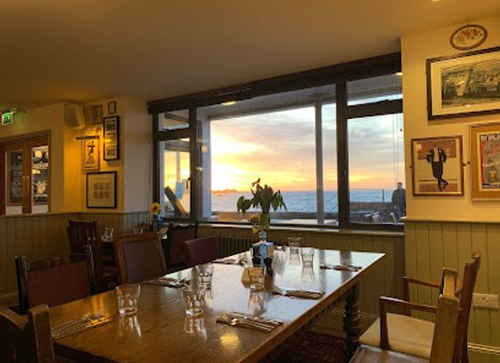 guernsey/rousse-tower/restaurant/the-rockmount-randalls