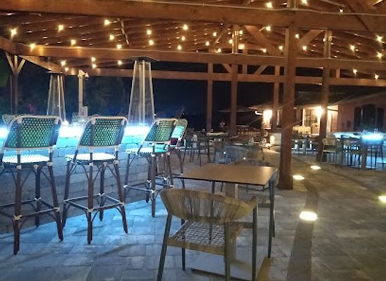 florida/nature-coast/restaurant/magnolias-on-the-bay